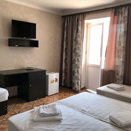 Ainar Hotel Gagra Buitenkant foto