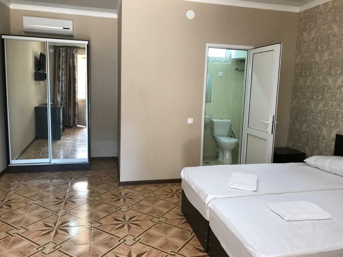 Ainar Hotel Gagra Buitenkant foto